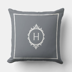 Cojín decorativo monogramado gris y blanco de Chel