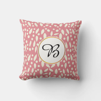 Cojín Decorativo monogramo y hojas estampadas
