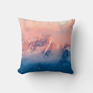COJÍN DECORATIVO MONTAÑA CUBIERTA DE NIEVE A LA HORA DEL DÍA