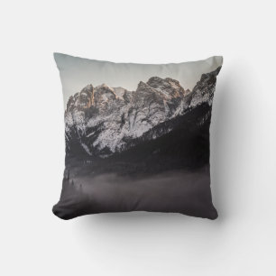 COJÍN DECORATIVO MONTAÑA ROCKY BAJO GRIS KY