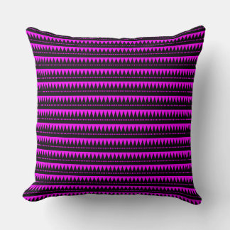 Cojín Decorativo Montañas aztecas - Negro sobre magenta