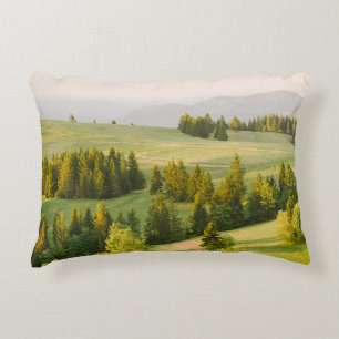 Cojín Decorativo montañas de verano hierba verde y cielo azul paisa