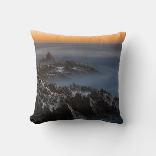 COJÍN DECORATIVO MONTAÑAS GRIS CON NUBES