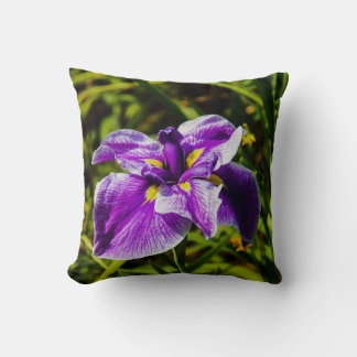 Cojín Decorativo Morado Iris Blossom