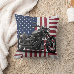 Cojín Decorativo Motocicleta audaz contra el telón de fondo de la b