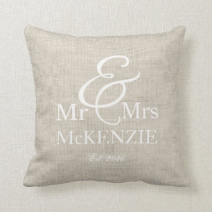 Cojín Decorativo "Mr & Mrs." personalizado con burlap backgroun fal