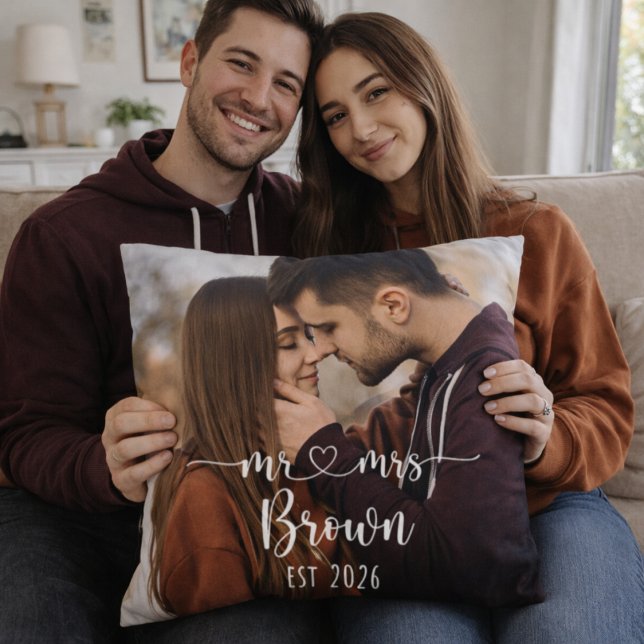 Cojín Decorativo Mr & Mrs Personalized Photo Throw Pillow (Subido por el creador)