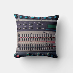 Cojín Decorativo Muchos botones en un mezclador de sonido en un est