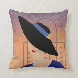 Cojín Decorativo Mujer Art Déco de los años 30 en Gorra con el edif