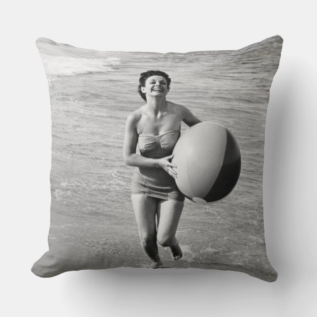 Cojín Decorativo Mujer con una pelota de playa (Anverso)