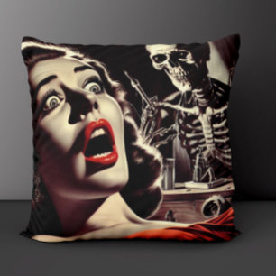 Cojín Decorativo Mujer de terror pulp vintage