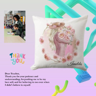 Cojín Decorativo Mujer Elegante Con Flores Rosa