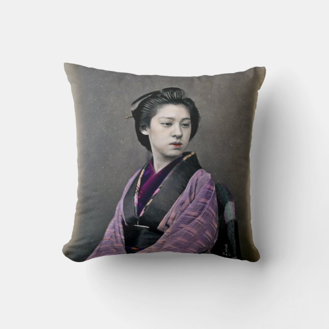 Cojín Decorativo Mujer japonesa hermosa 1870 (Anverso)