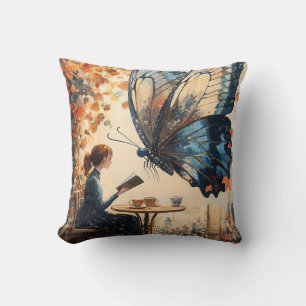 Cojín Decorativo Mujer leyendo con arte abstracto de mariposa gigan