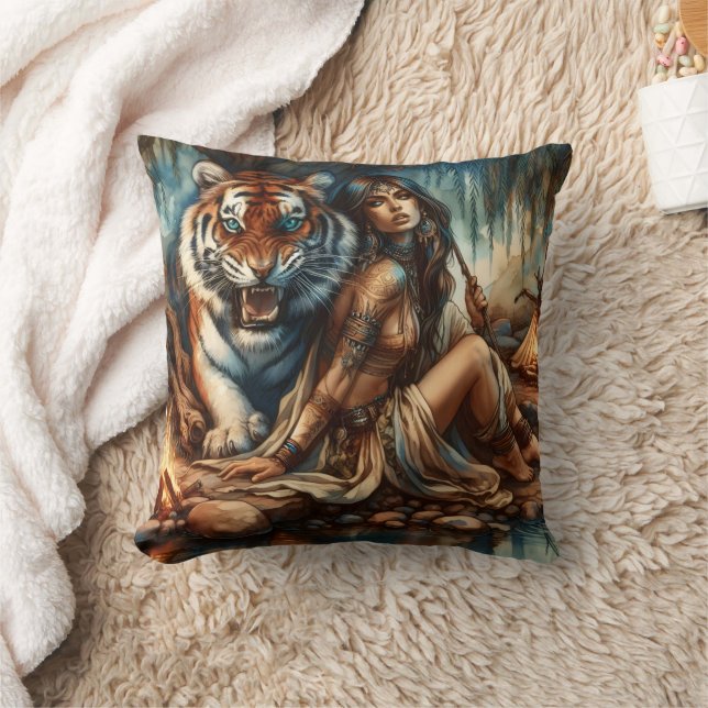 Cojín Decorativo Mujer Nativa Estadounidense Con Tigre Cerca De Fog (Manta)