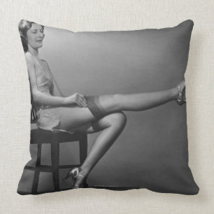 Cojín Decorativo Mujer que se sienta en silla