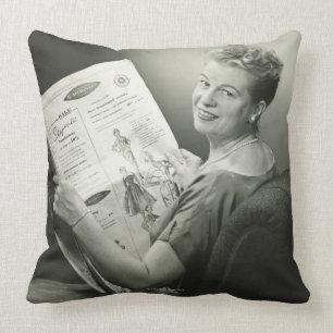 Cojín Decorativo Mujer que se sienta en silla