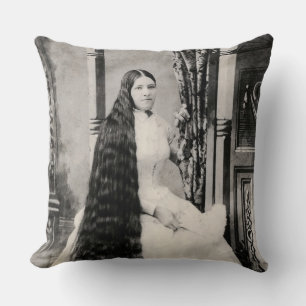 Cojín Decorativo Mujer victoriana con pelo largo