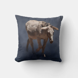 Cojín Decorativo Mula sobre fondo gris ahumado