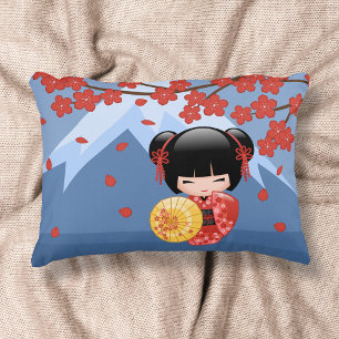 Cojín Decorativo Muñeca Kokeshi Sakura Roja - Geisha Japonesa