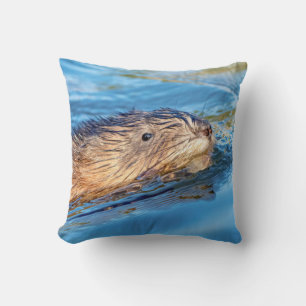 Cojín Decorativo Muskrat en la Reserva Ecológica de las Granjas de