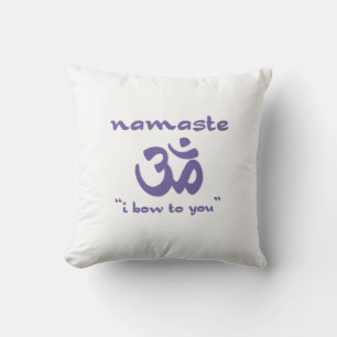 Cojín Decorativo Namaste - me inclino ante ti (en púrpura)