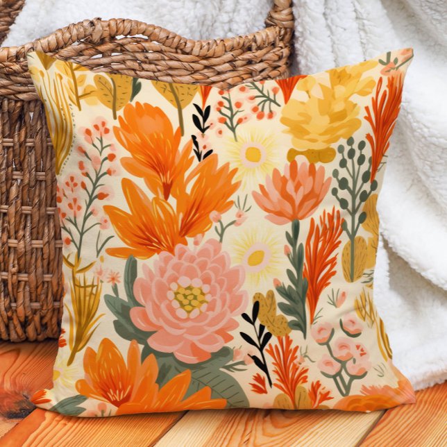 Cojín Decorativo Naranja amarillo Coral Green Floral (Orange and blush floral on yellow pillow)