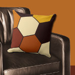 Cojín Decorativo Naranja geométrico y patrón hexagonal negro<br><div class="desc">El naranja geométrico y el patrón hexágono negro son parte de la colección - Naranja Wall Art Meets Home Decor -. Siga el - Editar usando Herramienta de diseño - enlace y color personalizar color de relleno color y los 5 colores de forma. Para obtener ayuda sobre personalización o para...</div>