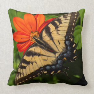 Cojín Decorativo naranja luminoso y soleado con mariposa en