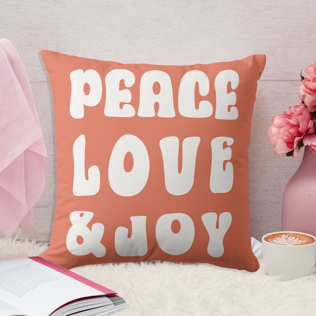 Cojín Decorativo Naranja Retro Groovy Peace Love Joy Holiday (Orange Retro Groovy Peace Love Joy Holiday Throw Pillow)