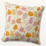 Cojín Decorativo Naranja rosa del patrón de gato moderno<br><div class="desc">Modesto patrón moderno de gatitos gatitos en rosa y naranja en un fondo crema. Arte original de Nic Squirrell.</div>