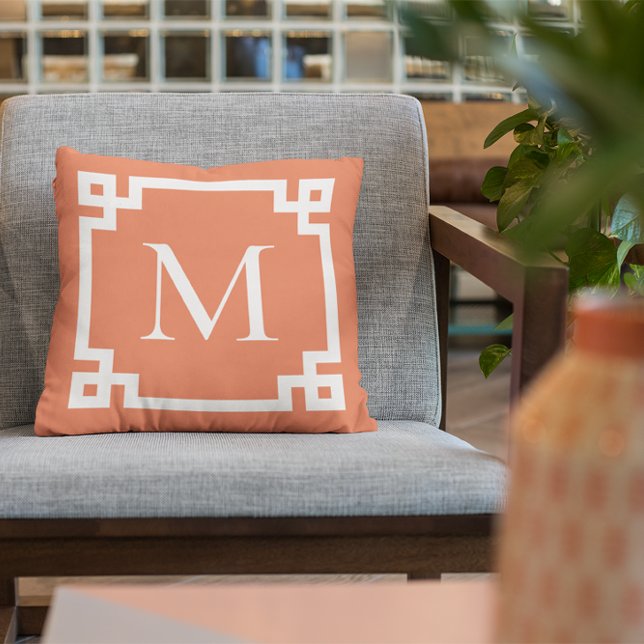 Cojín Decorativo Naranja y Monograma blanco Borde de clave griega (Create your own monogrammed Greek Key border square throw pillow.)