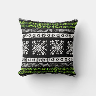 Cojín Decorativo Navajo tribal, patrón verde blanco negro.
