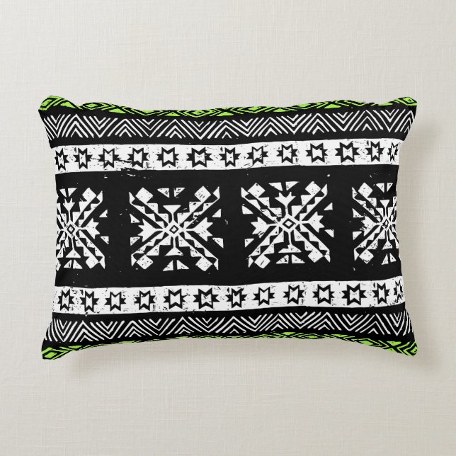 Cojín Decorativo Navajo tribal, patrón verde blanco negro. (Anverso)