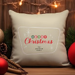 Cojín Decorativo Navidad retro de verano moderno<br><div class="desc">Añade un toque de encanto retro a tu casa con este Navidad festivo lanzando almohada. Este diseño moderno de mediados de siglo muestra el texto "Feliz Navidad" en la tipografía de inspiración vintage. El fondo es claro y está acentuado por las estrellas del estilo de los años 50, copos de...</div>