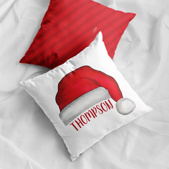 Cojín Decorativo Navidades inteligentes y extravagantes vacaciones  (Personalized Santa hat Christmas pillow with custom family name festive holiday home decor accent.)