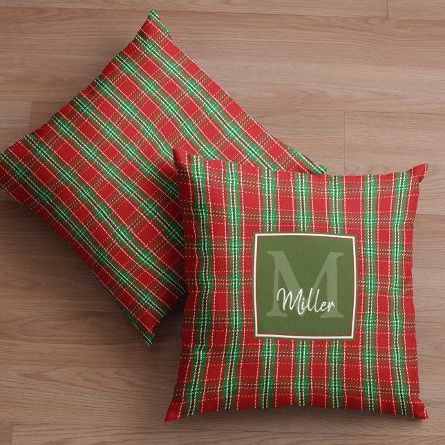 Cojín Decorativo Navidades Monograma Rústico Fiesta Verde (Red and green monogram plaid throw pillow. )