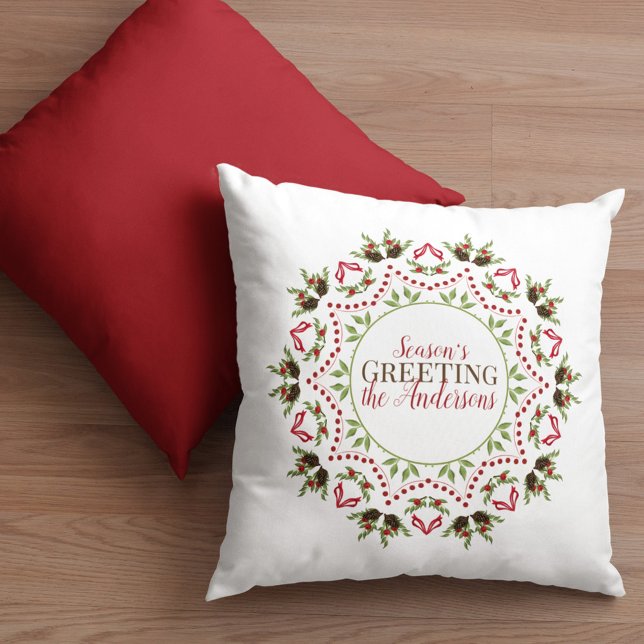 Cojín Decorativo Navidades rojos de Pinecone Holly Elegala Mandala (Season's Greeting holiday decorative throw pillow)