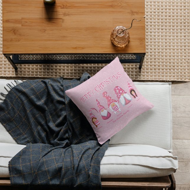 Cojín Decorativo Navidades rosados Familia personalizado Cinco Gnom (Custom Pink Christmas Family Gnome Throw Pillow - Personalized, Festive, and Heartwarming.)