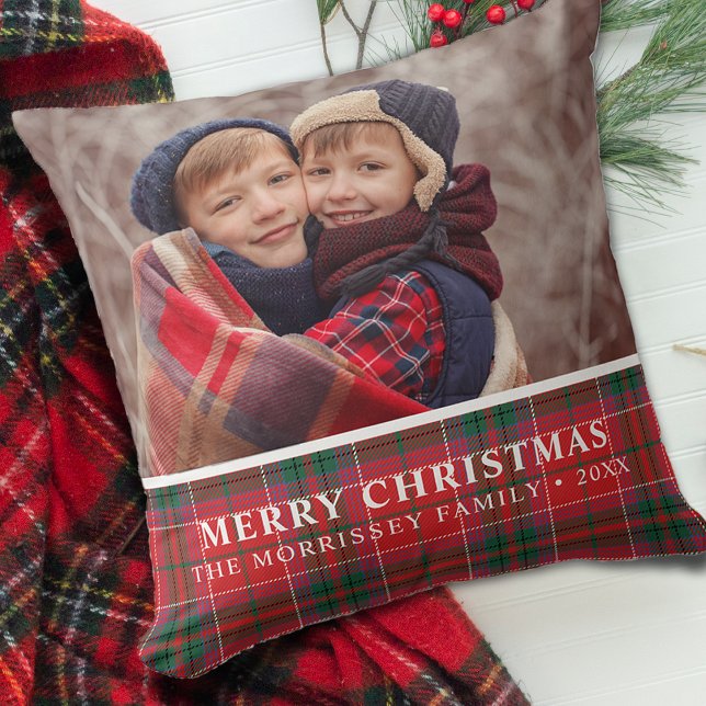 Cojín Decorativo Navidades rusos rojos con foto verde (Rustic Christmas Plaid Red Green Photo Throw Pillow)