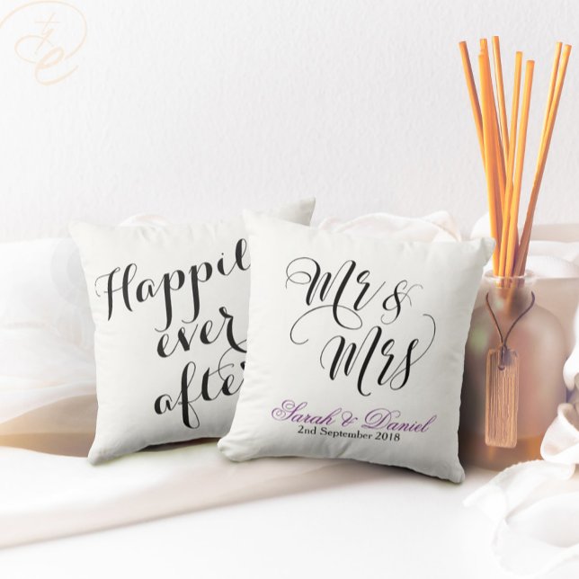 Cojín Decorativo Negro blanco Sr. y Sra. Boda Pillow Keepsake Gift (Mr and Mrs wedding keepsake pillow, happily ever after design By TheDesignsEnchanted)