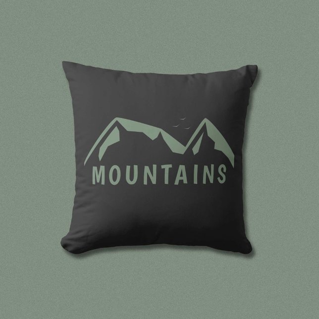 Cojín decorativo negro de las montañas verdes (Green Mountains Black Throw Pillow)