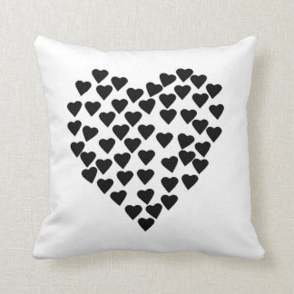 Cojín Decorativo Negro del corazón de los corazones en blanco