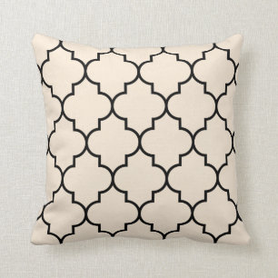 Cojín Decorativo Negro grande en el fondo blanco antiguo Quatrefoil