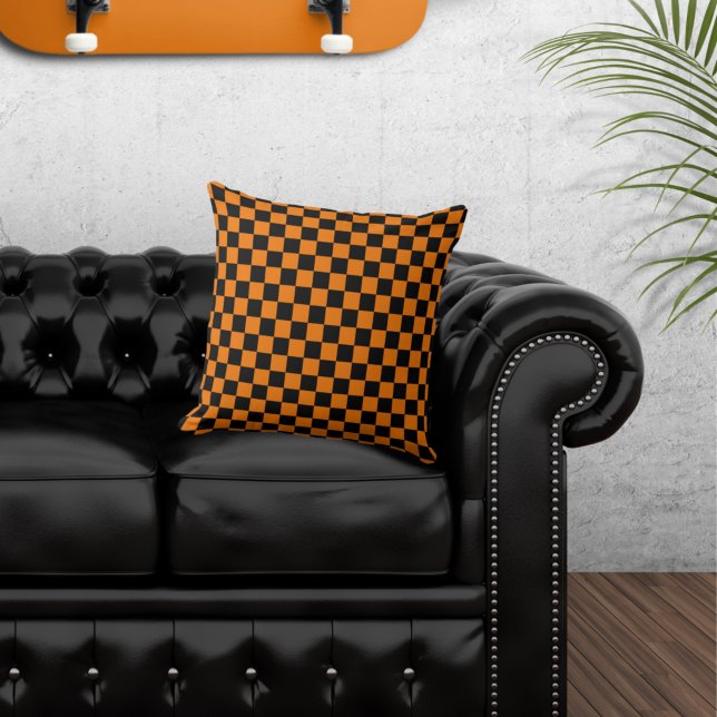 Cojín decorativo negro y Naranja controlado (Subido por el creador)