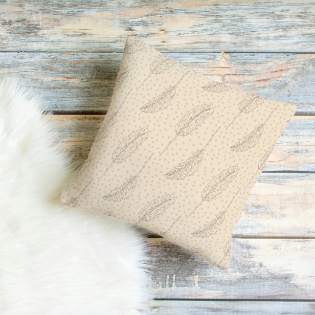 Cojín Decorativo Neutral Boho Feather Pattern Throw Pillow (Subido por el creador)