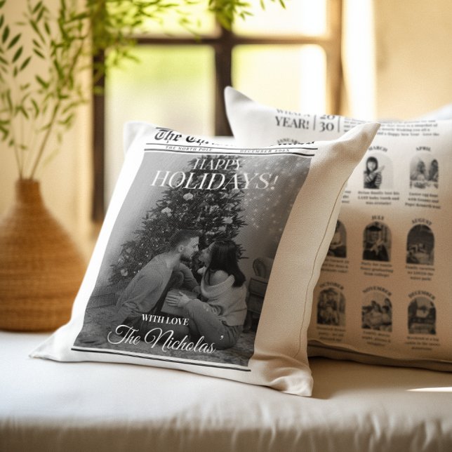 Cojín Decorativo Newspaper What A Year Black White Photo Christmas (Subido por el creador)