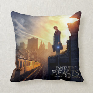 Cojín Decorativo NEWT SCAMANDER™ en edificio destruido