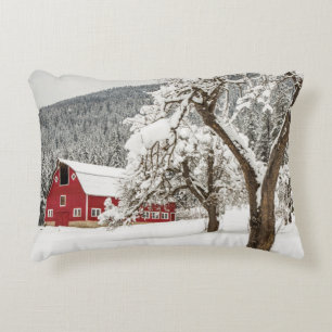 Cojín Decorativo Nieve fresca en granero rojo
