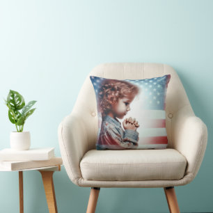 Cojín Decorativo Niña americana rezando
